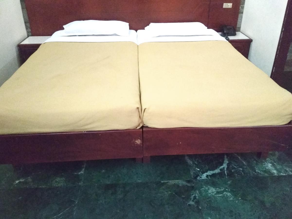 Hotel Rukmini Alwaye Экстерьер фото