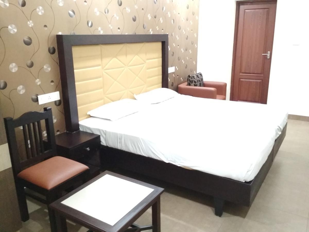 Hotel Rukmini Alwaye Экстерьер фото