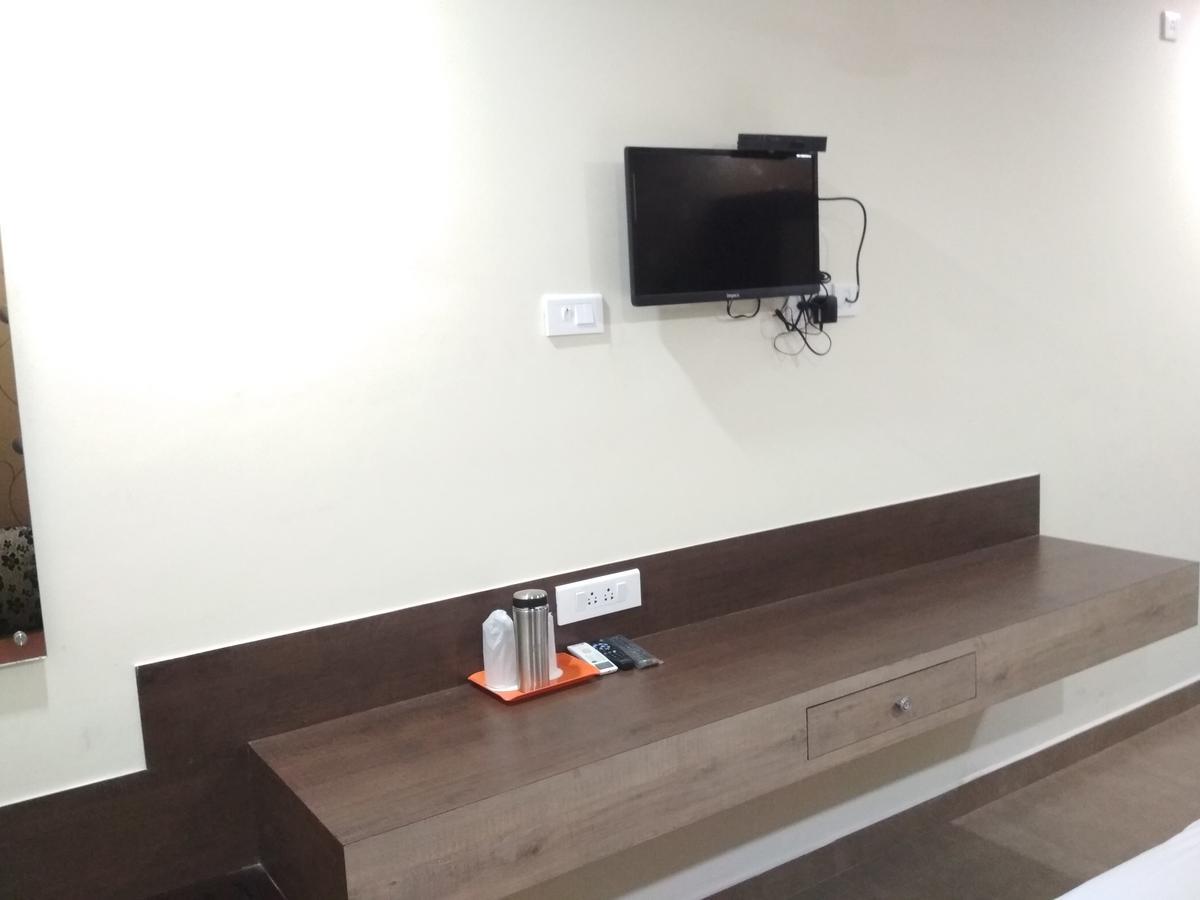Hotel Rukmini Alwaye Экстерьер фото