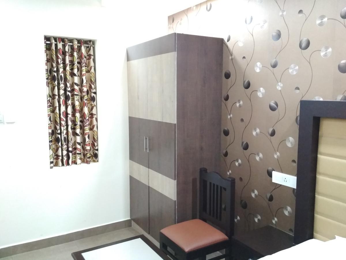 Hotel Rukmini Alwaye Экстерьер фото