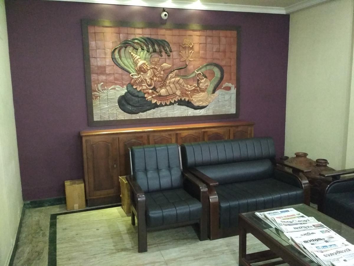 Hotel Rukmini Alwaye Экстерьер фото