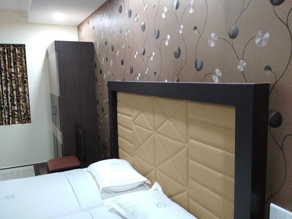 Hotel Rukmini Alwaye Экстерьер фото